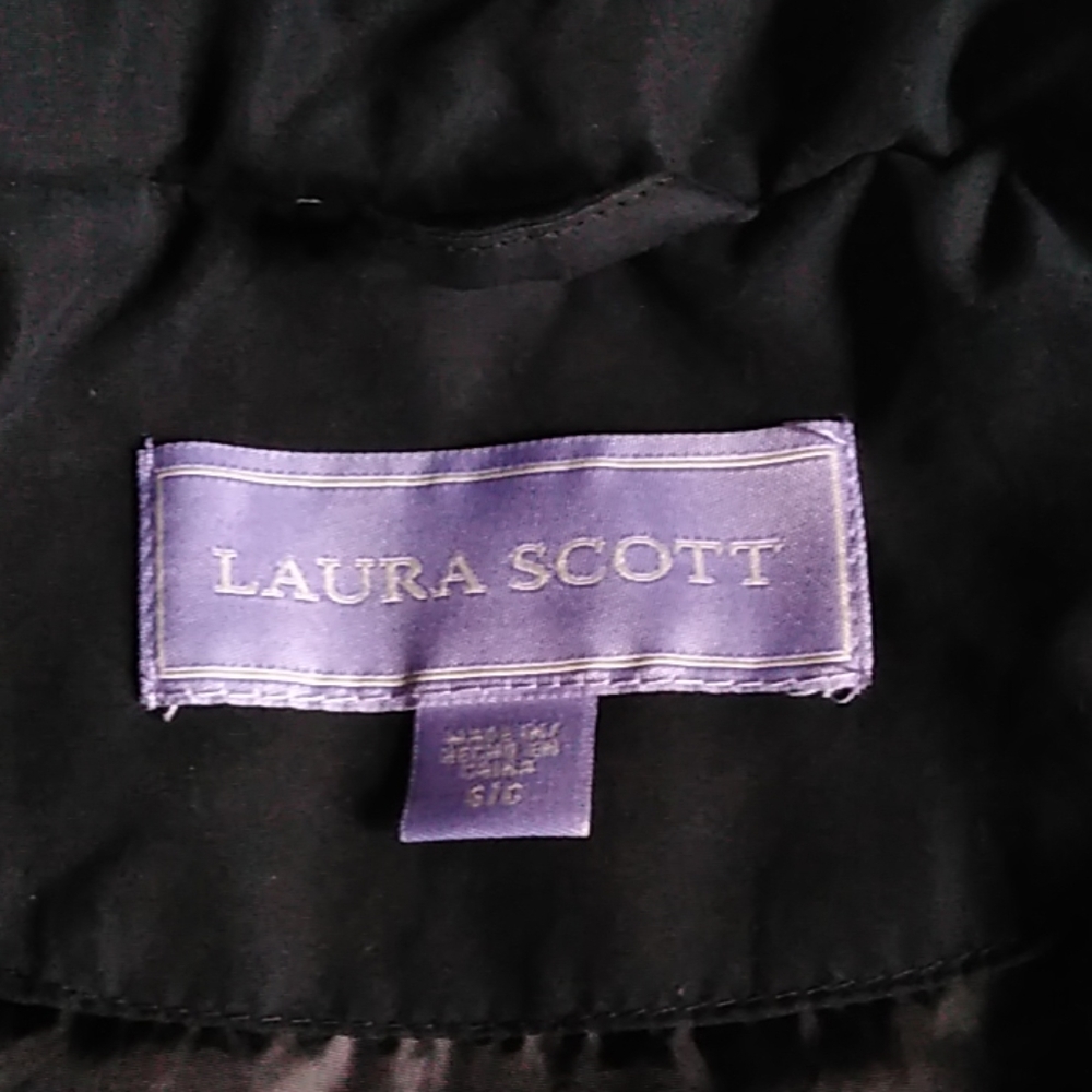 Laura Scott's quilted vest - Picture 3 of 3